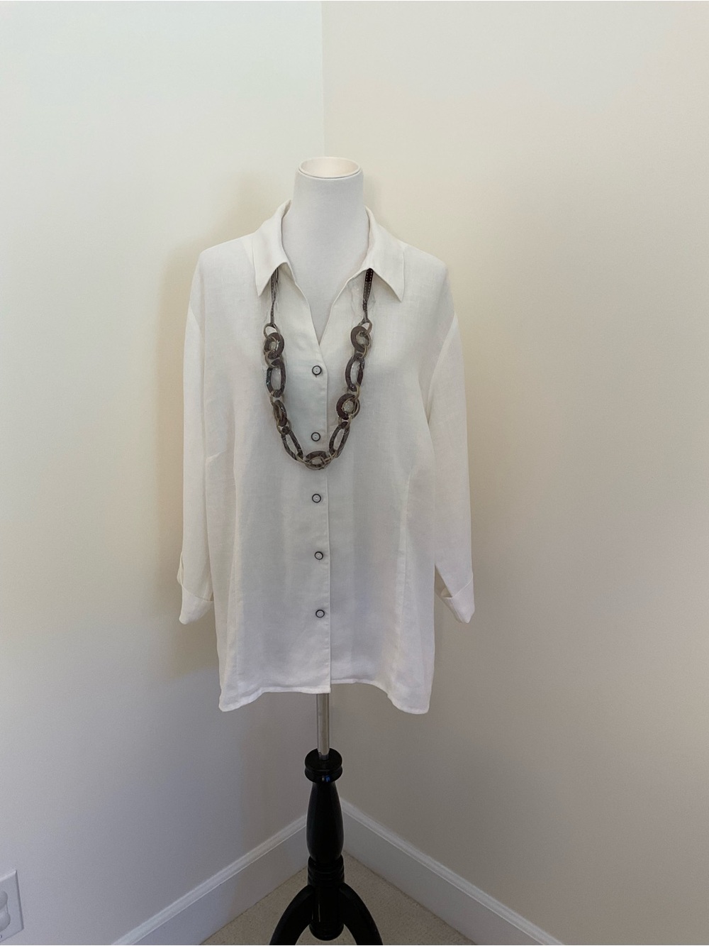 NWT JM Collection Women's White Linen Button-Down Shirt with Chain Necklace
